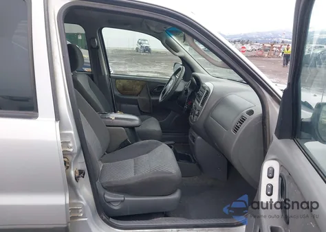 2003 Ford Escape Xlt z USA, uszkodzony, nr VIN 1FMYU03193KA78387
